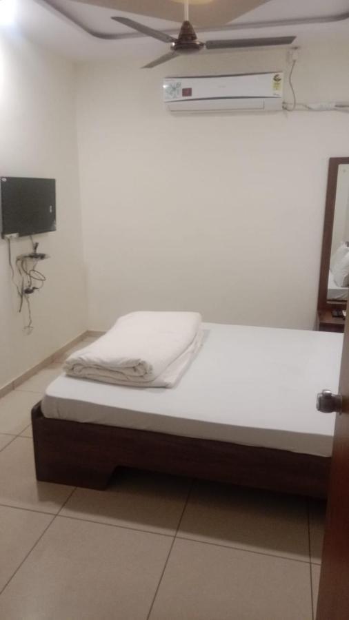 Hotel Shreeji'S Gandhinagar Extérieur photo